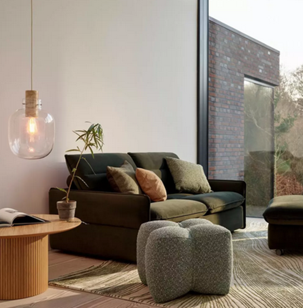 Ako imate maalo kvadrata na raspolagnju evo rješenja - preko dana sofa, po noći - krevet