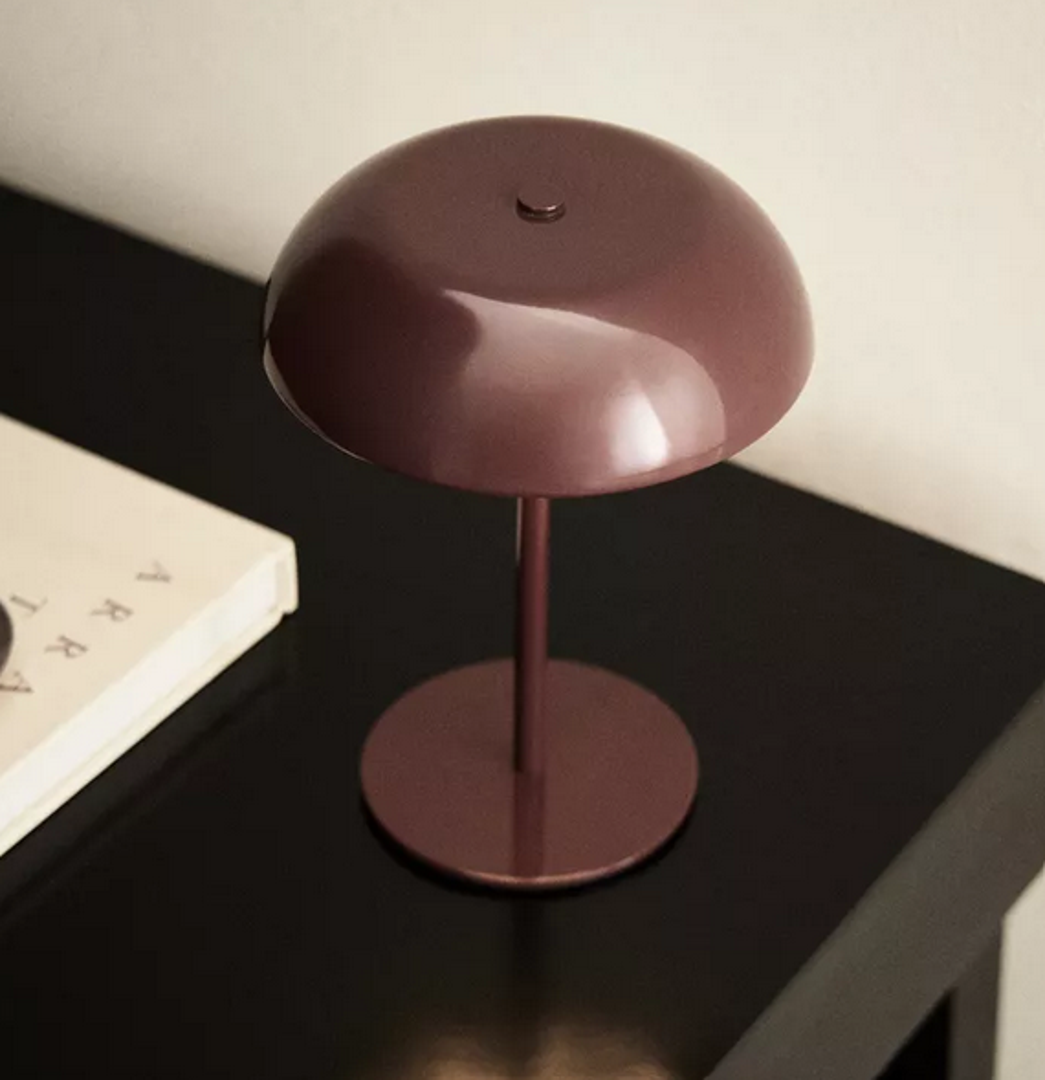 Iz linije bestsellera o boji sezone dolazi lampa koju možete koristiti u svakoj prostoriji doma