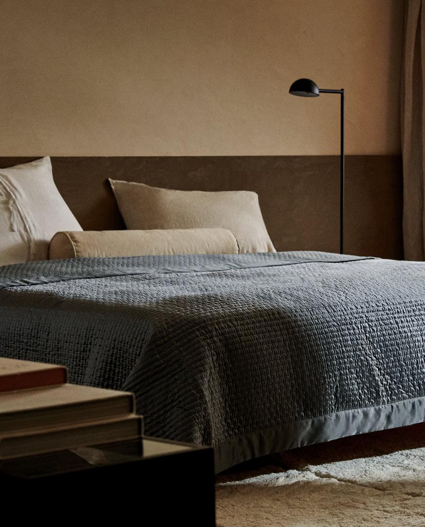 Spavaću sobu osvježite elegantnim setom posteljine, pokrivačima i ukrasnim jastucima. Cijene od 159 kuna naviše