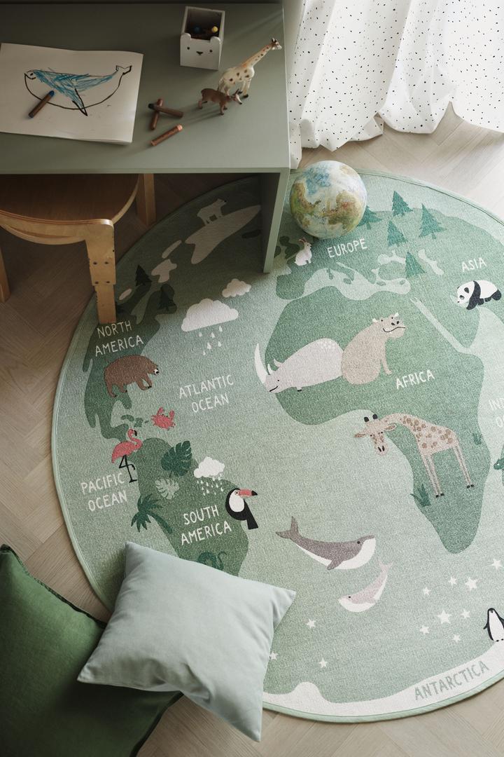 Kako bi igra ujedno bila i poučna u H&M Homeu su osmislili kolekciju tepiha sa zemljopisnim kartama
