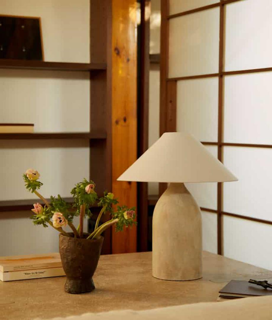 Nikad dosta isticanja važnosti rasvjete u prostoru, a ova lampa super je izbor jer paše uz sve