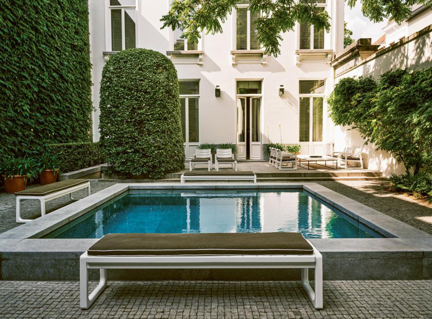 Ovaj put kolekcija uključuje i vanjski namještaj