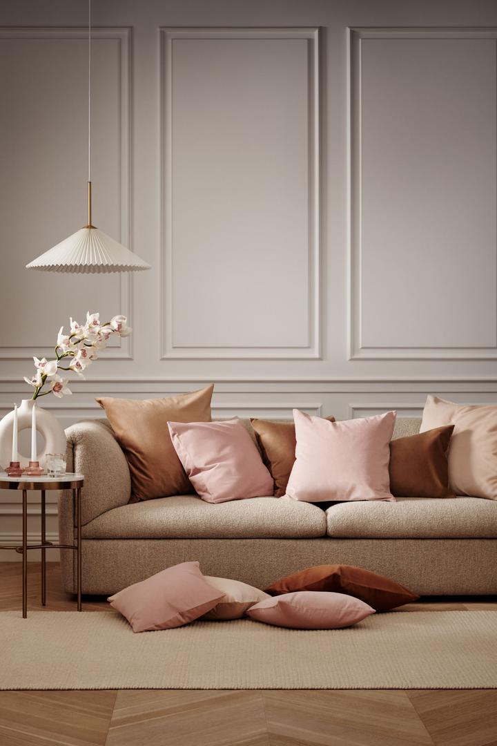 Stara i beživotna sofa neutralnog tona živnut će momentalno uz ukrasne jastučiće u pastelnim nijansama