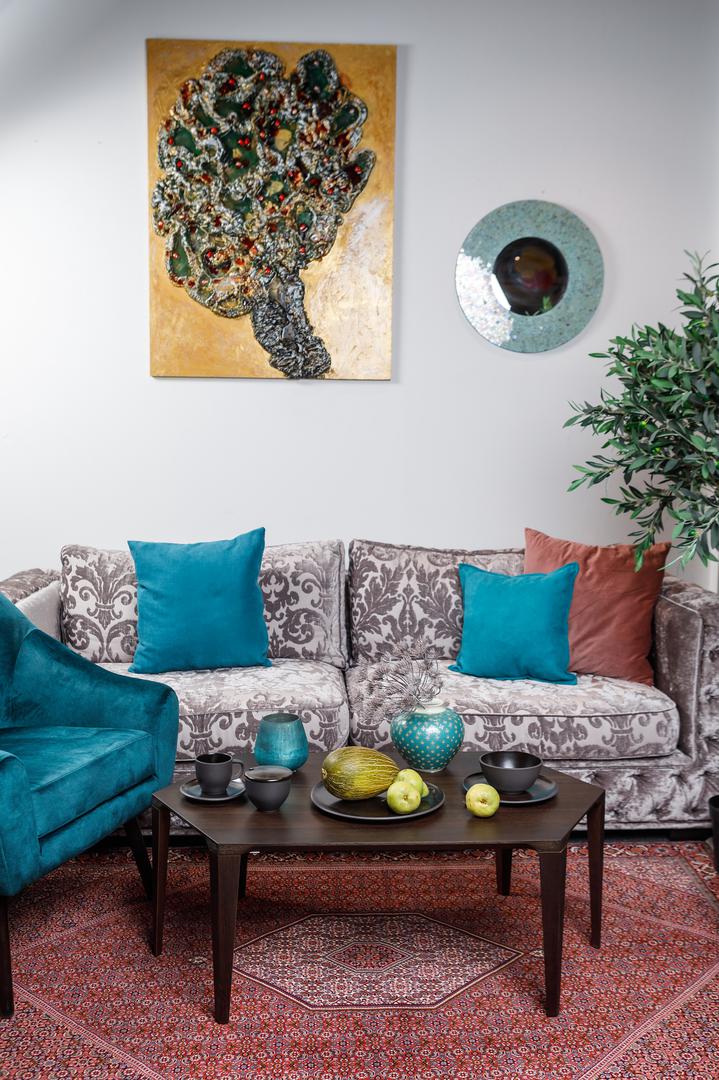 Kako bi kauč postao ljetna zona dodajte atraktivne jastučiće u ljetnim bojama, tirkizna je naš favorit