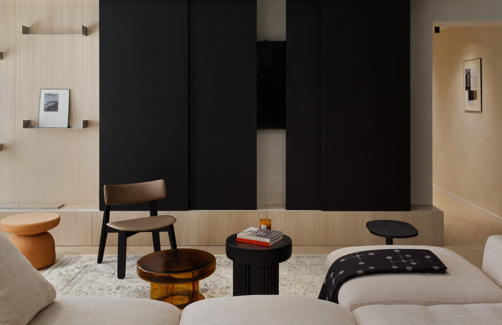 Ne vjerujem u ‘stil’. Stil je samo alat. Volim ubaciti neočekivani detalj, nešto što malo poremeti ravnotežu, ali da i dalje ima smisla. Ako prostor nema iznenađenje, postane dosadan