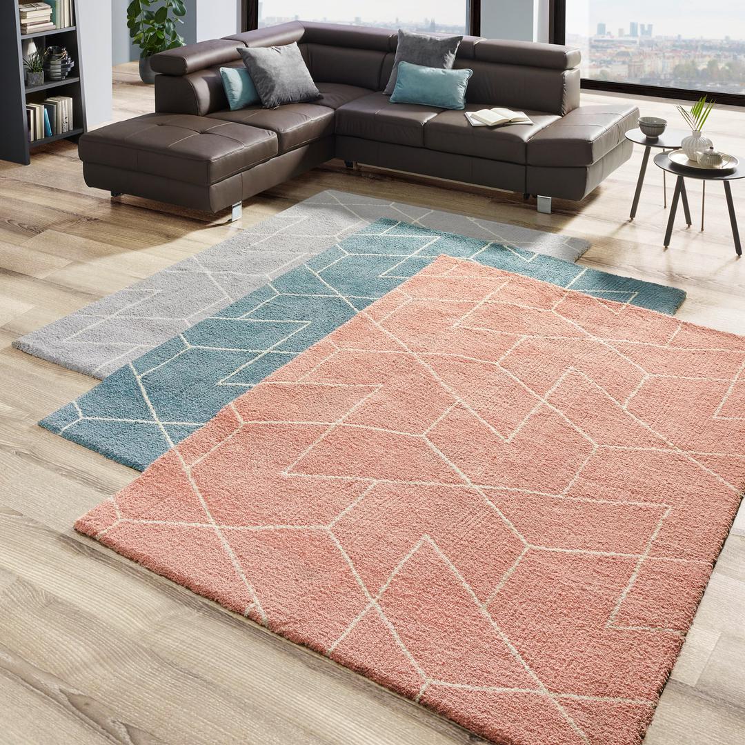 Izaberite više različitih tepiha i postavite ih na više loakcija u domu