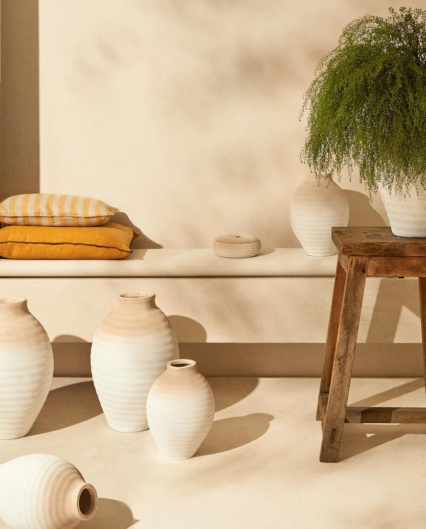 Fina keramika važan je dio ljetnog uređenja doma. Ove neutralnih tonova dolaze u nekoliko dimenzija, a cijena im se kreće od 219 kuna