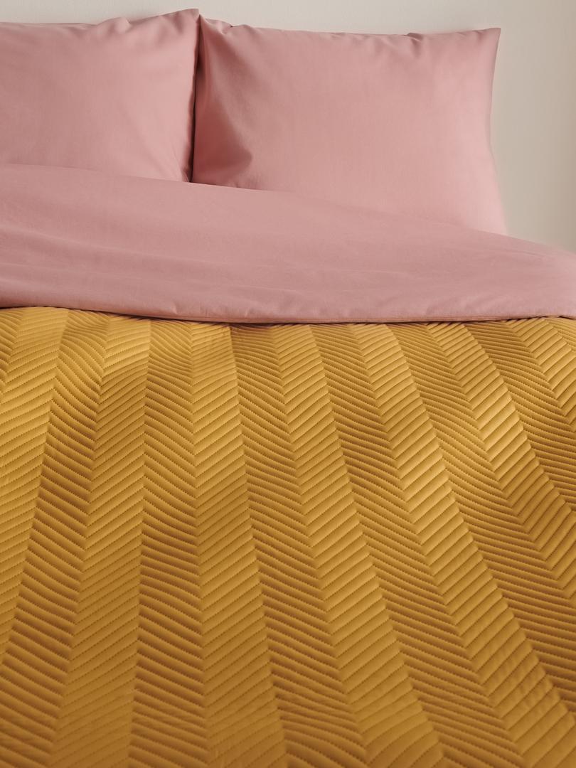 Atraktivan miks boja i uzoraka na posteljini čije je cijena 89,90 kuna