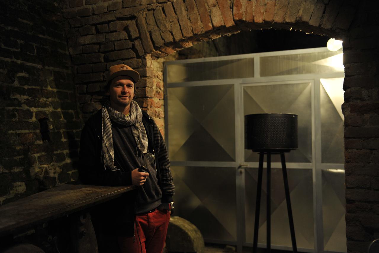 lampa Borna Obranović