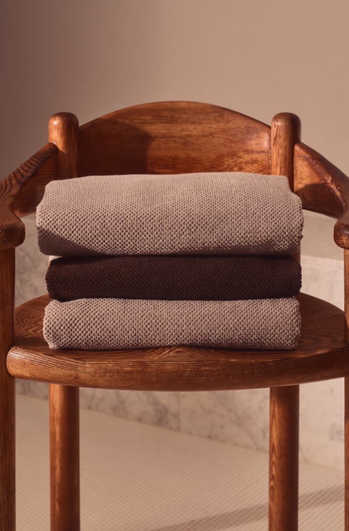 Dizajneri iz H&M Home-a savjetuju kombinacije nekoliko komplementarnih tonova za stvaranje dinamike u prostoru