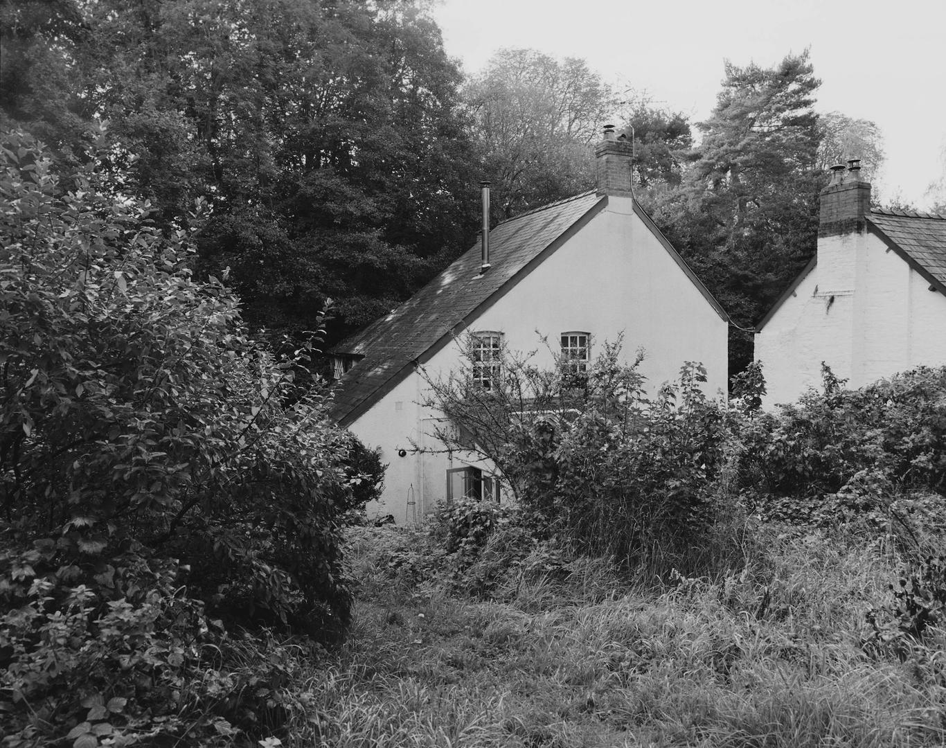 Kuća pored rijeke Gavenny u Walesu Andrewu Jacobsu i Emily Rosser poslužila je kako bi prikazali kako spojiti moderno i tradicionalno. Staru kuću oživjeli su novitetima iz Zara Home jesensko-zimske kolekcije pod nazivom Editions.