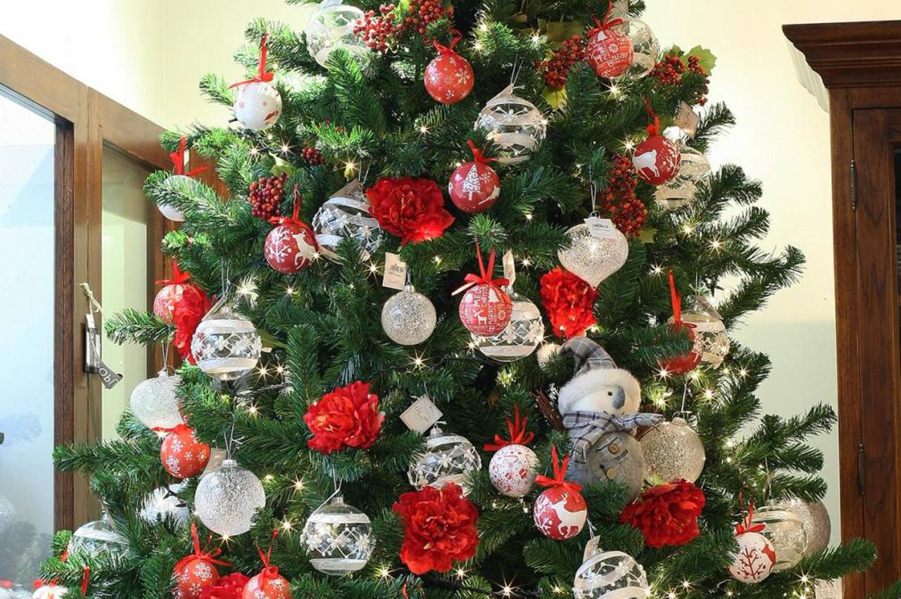 Želite imati najljepše božićno drvce? Evo ideja za ukrase