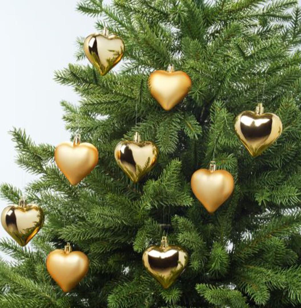 Umjesto klasičnih božićnih kuglica odaberite zlatna srca. IKEA, 24,90 kn
