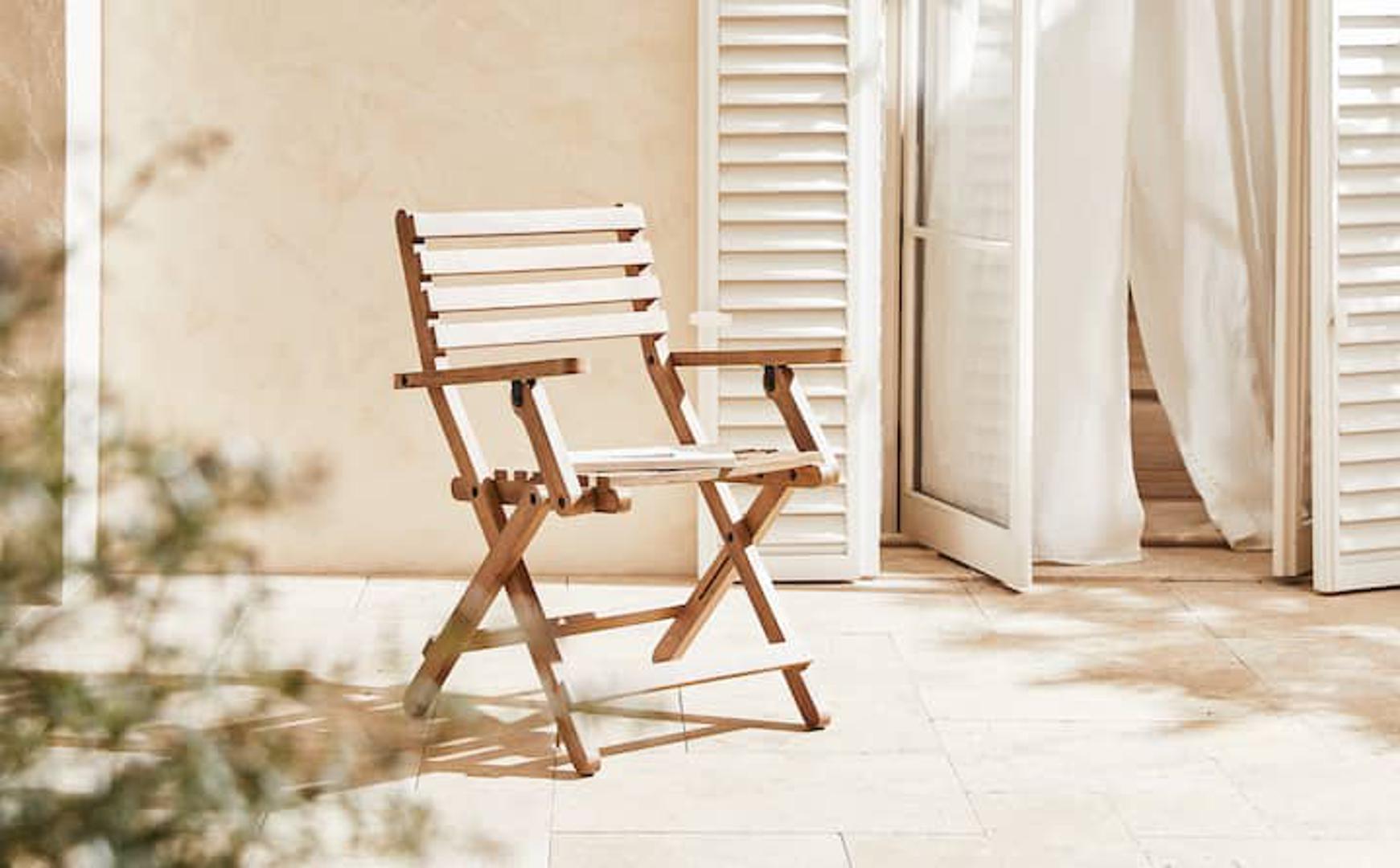 Sklopivi stolac od drvenog manga odličan je izbor i za balkon i terasu i za interijer (1299 kn)