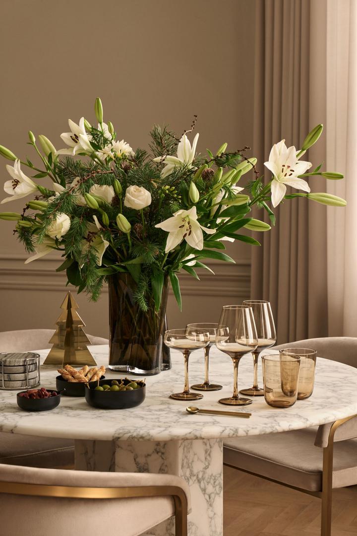 Rezano cvijeće na stolu uvijek daje notu elegancije