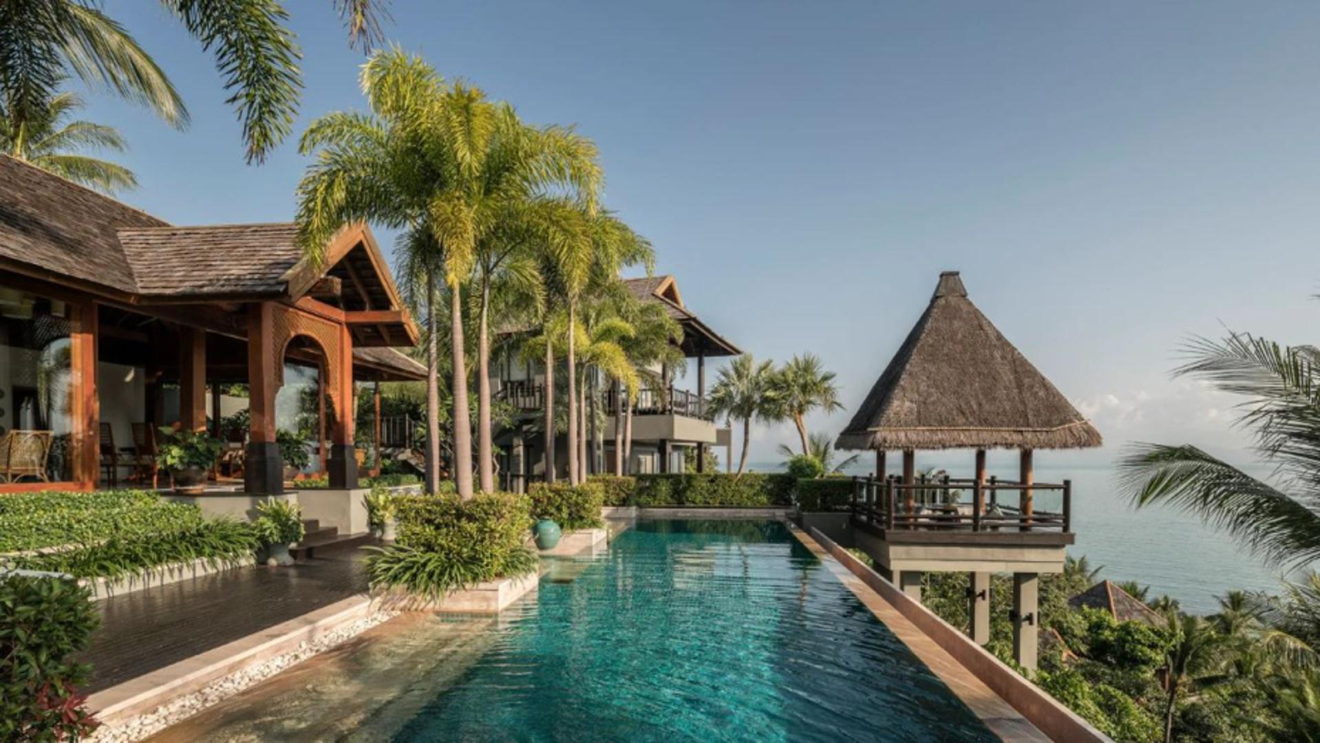 Gosti se mogu opustiti na vanjskoj ležaljci i uživati u pogledu na vrt ili na Tajlandski zaljev. Naravno, istražujući otok, moguće je pronaći i različite kulturne znamenitosti, među kojima se izdvajaju tradicionalni hramovi.