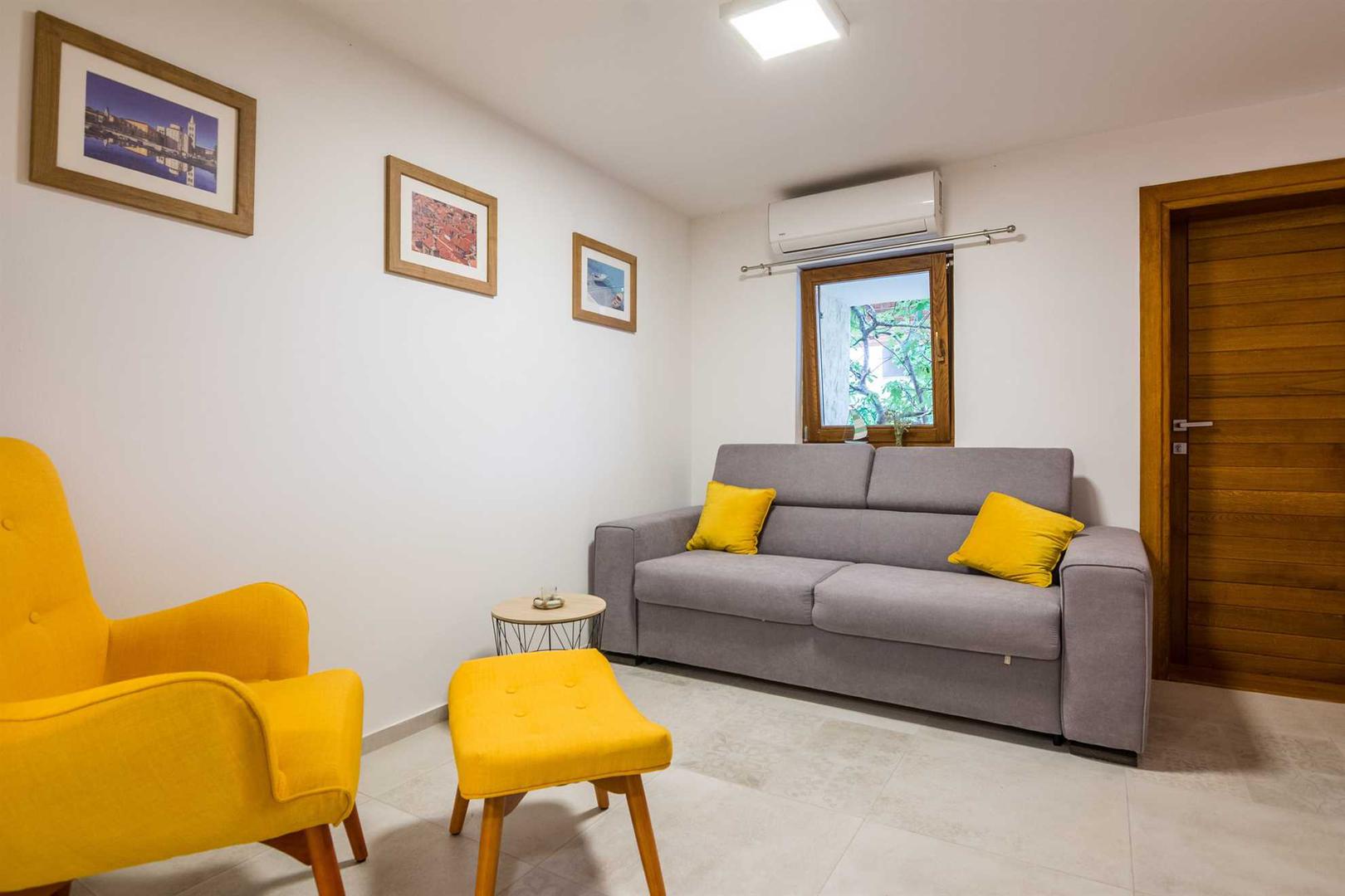 Apartman se izajmljuje tijekom ljetnih mjeseci po cijeni od 70 eura po danu