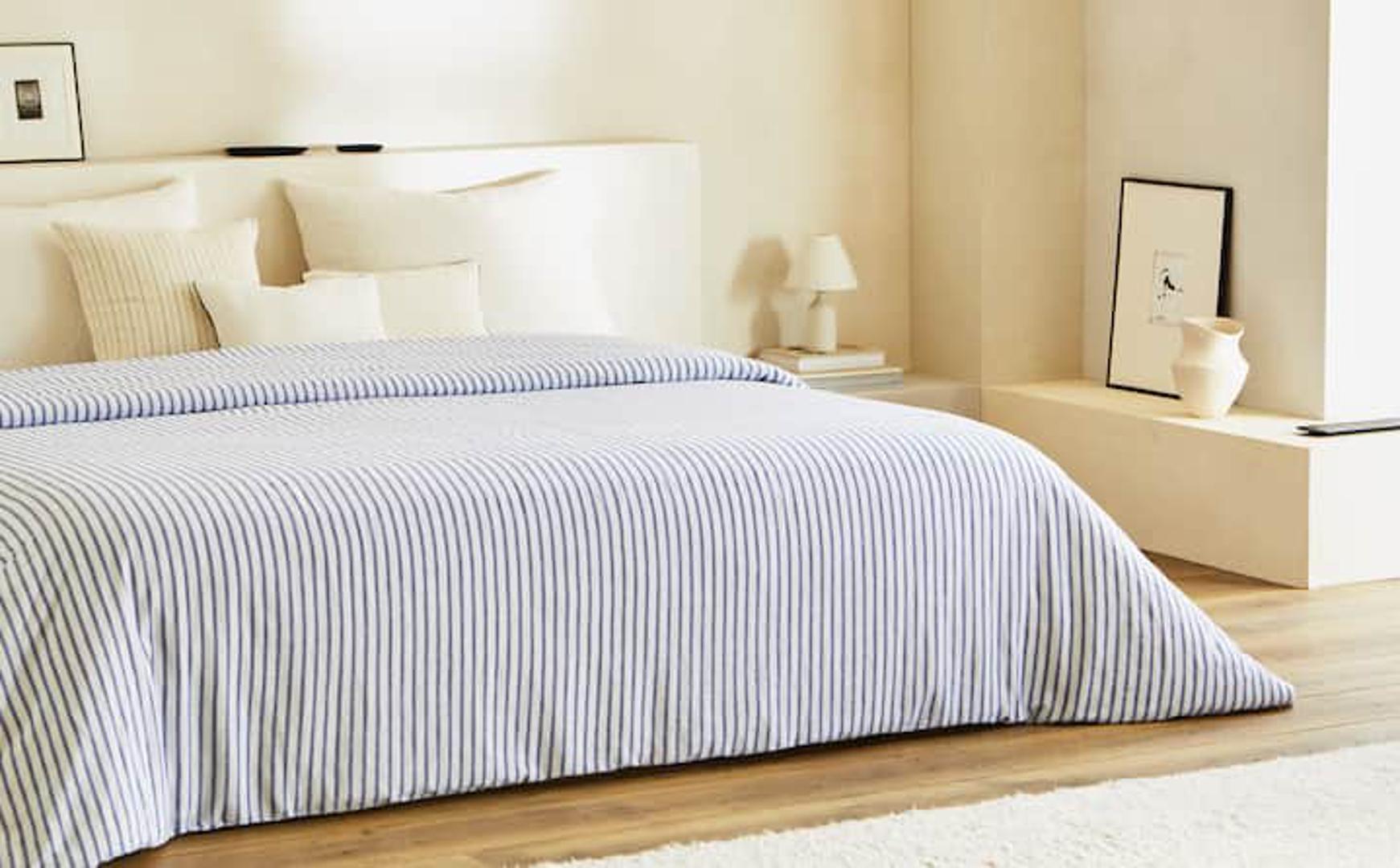 Kolekcija se sastoji od posteljina, prekrivača i elegentnih detalja koji će dići spavaću sobu na viši nivo