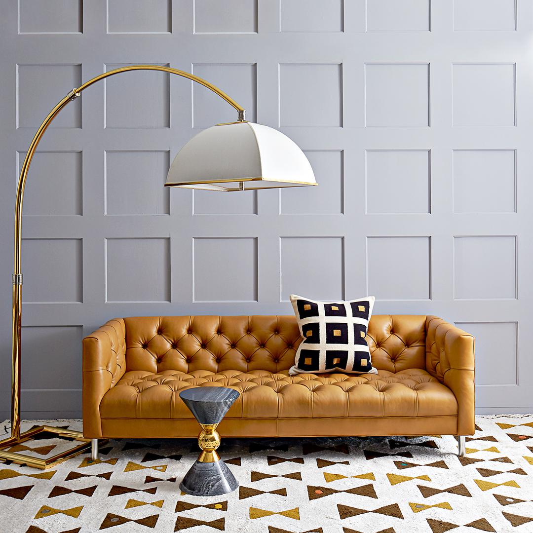Inspiriran legendarnim Chesterfield kaučem, ovaj žuti trosjed bit će vizualno središte sobe