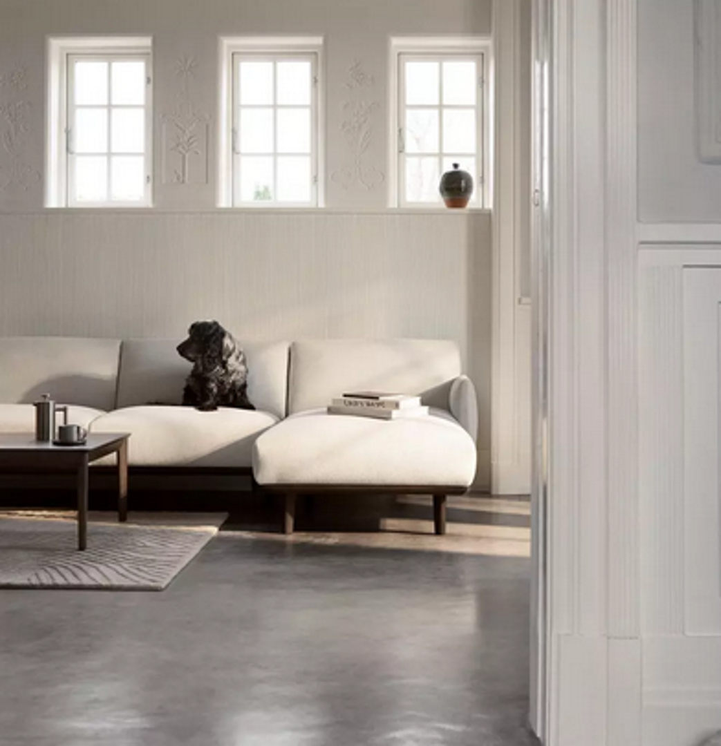 Monokromatske kombincije vrlo su česte u ovom stilu uređenja, s tim da svijetlija boja uvijek mora prevladavati