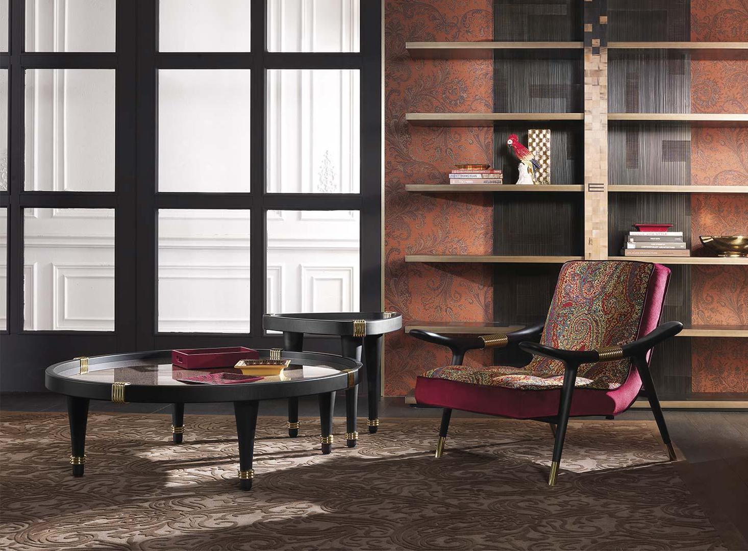 Jedan od glavnih trendova sezone, baršunasta fotelja dolazi u prepoznatljivoj estetici ove kuće