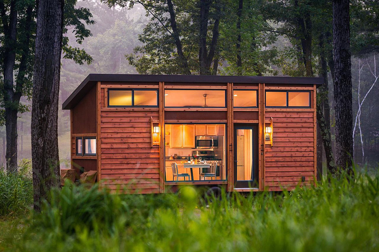 mala drvena kućica kamp prikolica