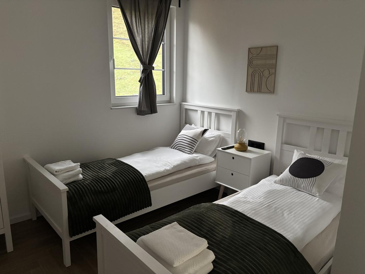 Riječ je o obiteljskom projektu koji je zamišljen kao siguran i ugodan prostor za boravak te kao početna točka za istraživanje prirodnih ljepota koje okružuju ovaj dio Hrvatske.