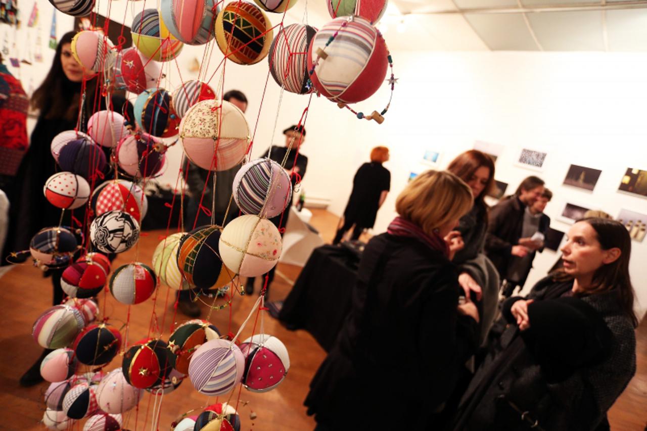 '14.12.2012.,  Zagreb - Artomat , sajam nekonvencionalnih bozicnih poklona i umjetnina u HDLU. Photo: Jurica Galoic/PIXSELL'