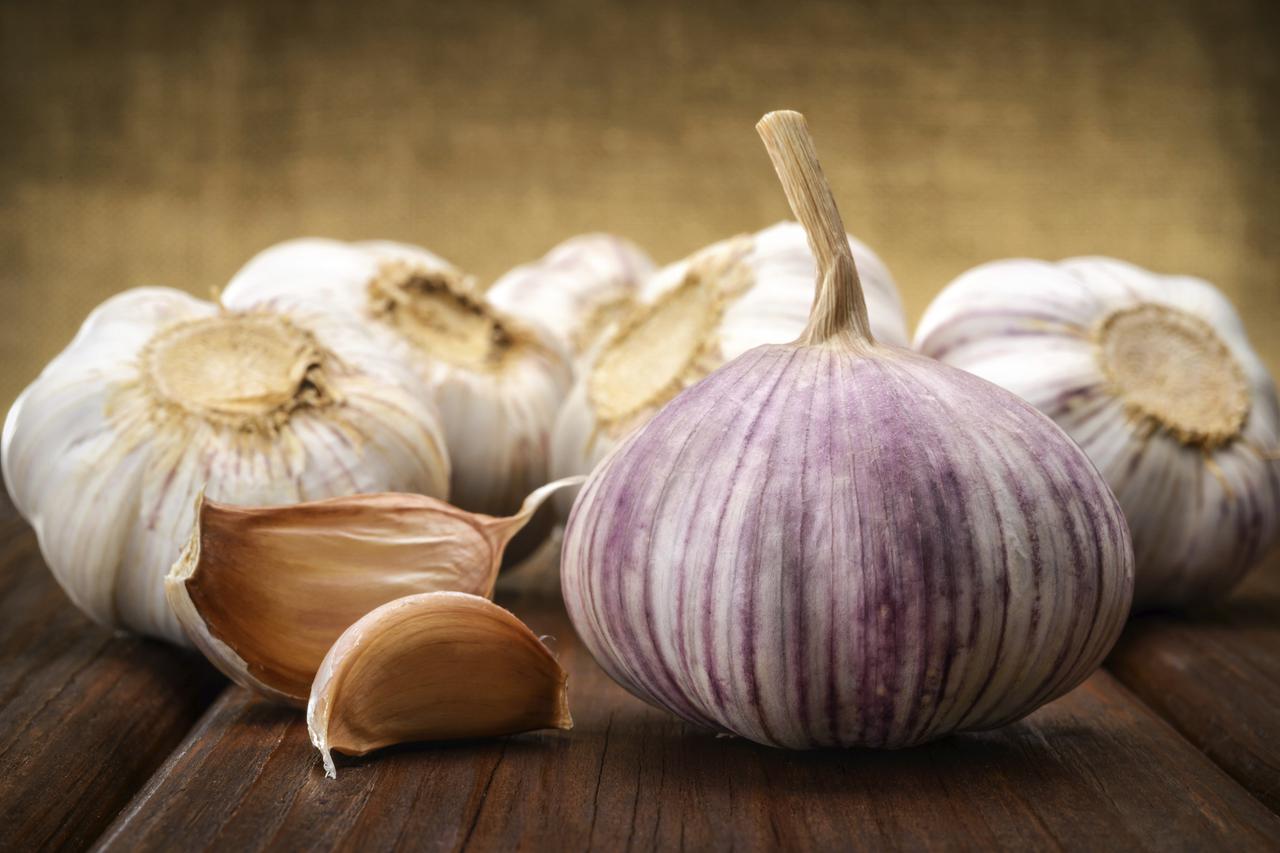garlic and a whole wooden table closeup