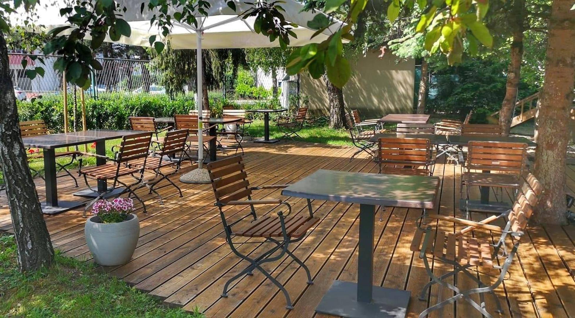 Za ljubitelje mesa i roštilja tu je restoran Brenner, smješten na Zagrebačkoj cesti, koji se može pohvaliti čarobnom terasom od 400 kvadrata i dječjim igralištem