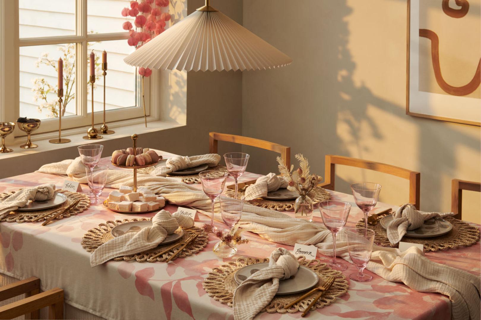 Za doručak iz snova, kako to vidi H&M Home, u nježnim pastelnim tonovima s ružičastom kao glavnom zvijezdom