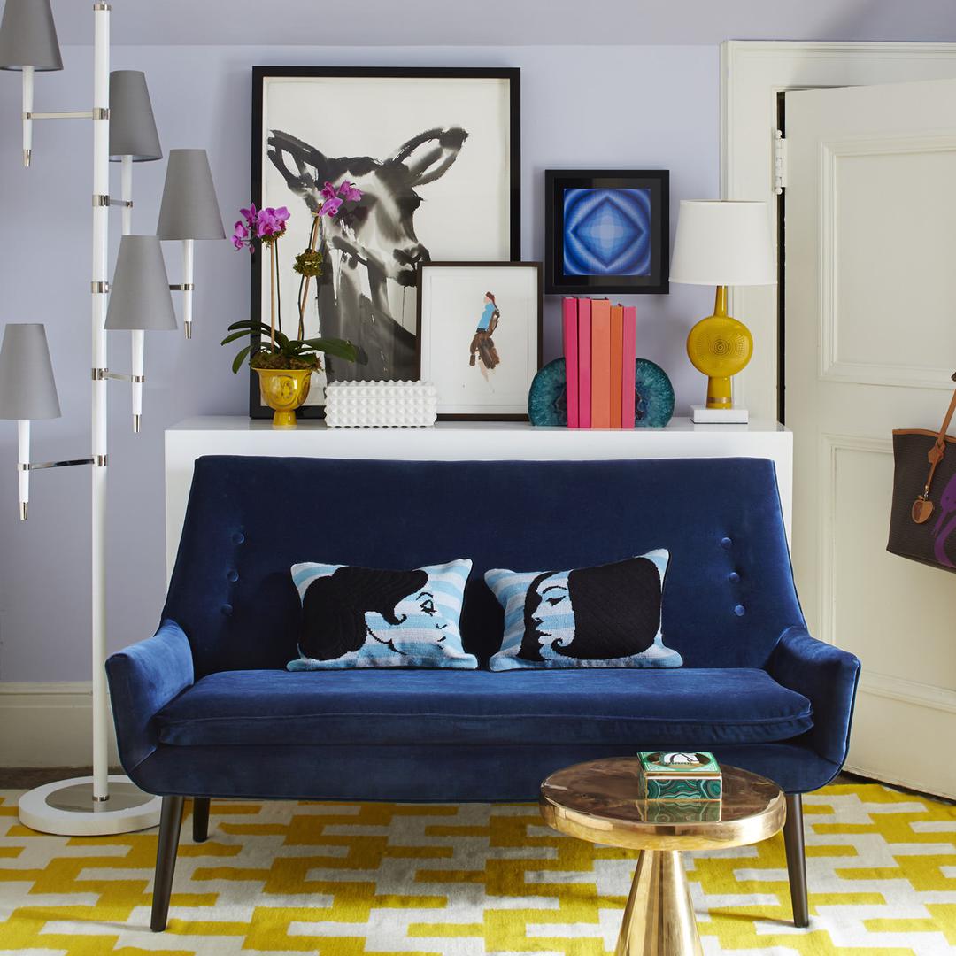 Za mlađe generacije i male prostore kao stvorena je jarko plava sofa koja je vizualno središte svake prostorije u kojoj se nalazi
