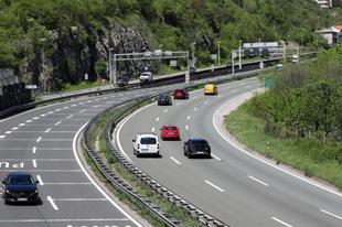 Uvode vinjete od svibnja 2027.: Godišnja cestarina će se naplaćivati ovisno o vrsti i godištu vozila, od 90 do 125 €