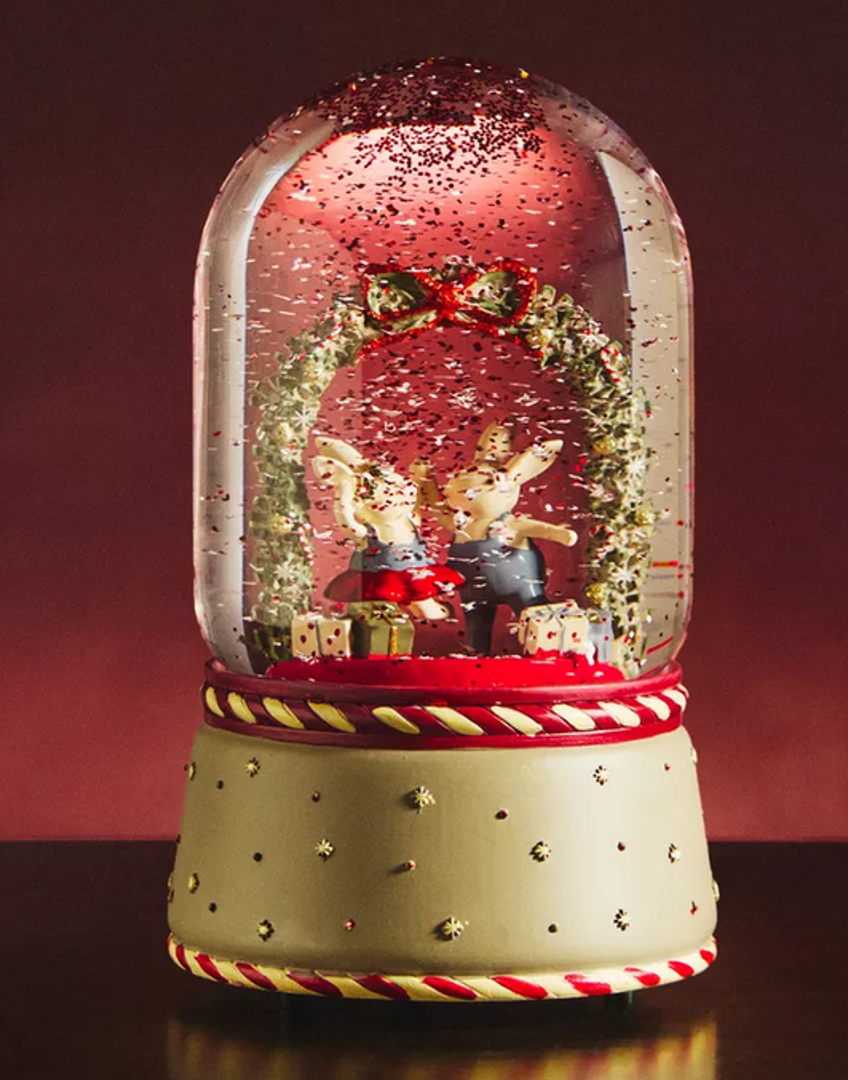 Snježna kugla jednostavna je, ali i vrlo efektna dekorcija koja momentalno unosi balgdansku atmsoferu u dom