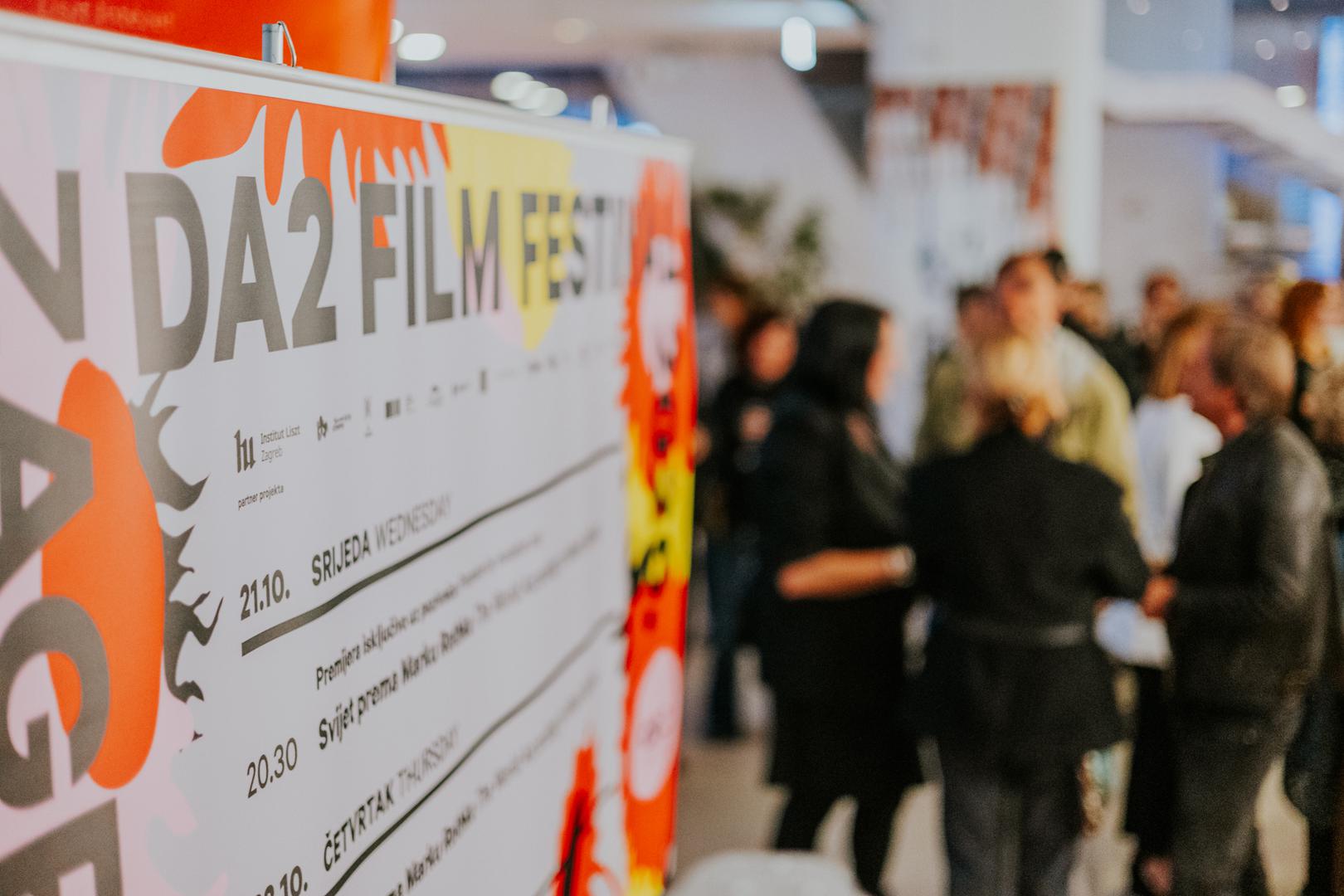 Ovogodišnji program uključuje devet filmova koji se natječu za festivalsku nagradu Iskra te tri naslova uvrštena u posebne projekcije.