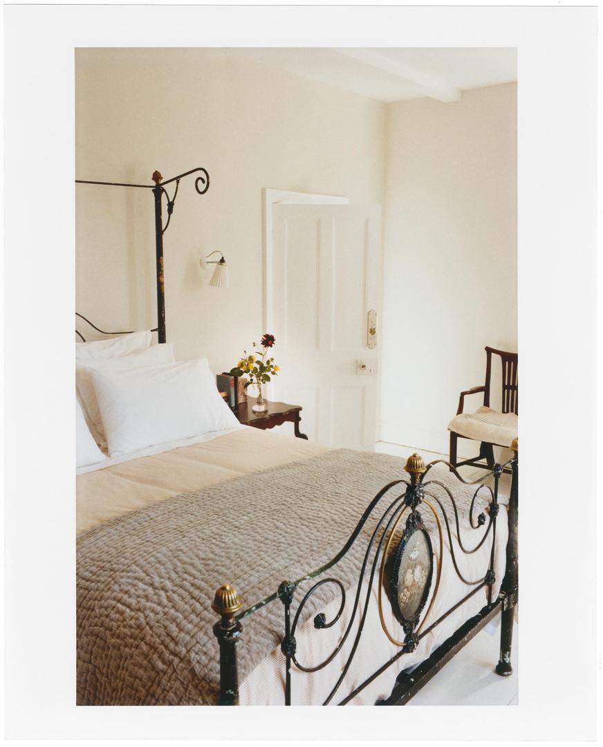 Kuća ima nekoliko spavaćih soba, a iako su sve u istom stilu, svaka je različita i posebna, i svaka ima svoju kupaonicu