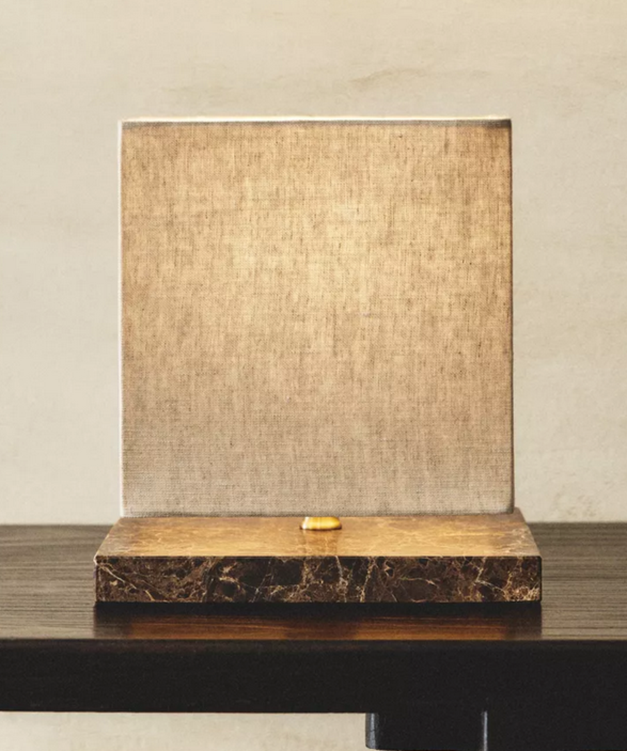 Za ljubitelje organskih formi i prirodnih materijala - ova lampa je pobjednik