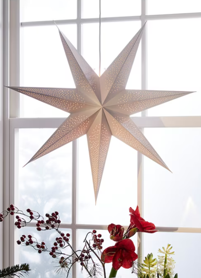 Božićne zvijezde prepoznatljiv su ukras Ikeinih blagdanskih kolekcija