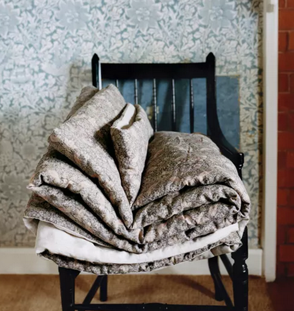 Tvrtka Morris & Co., koju je 1861. osnovao William Morris, i dalje je jedan od najutjecajnih sinonima za dizajn i zanatsku izradu, utjelovljujući ideale pokreta Arts & Crafts