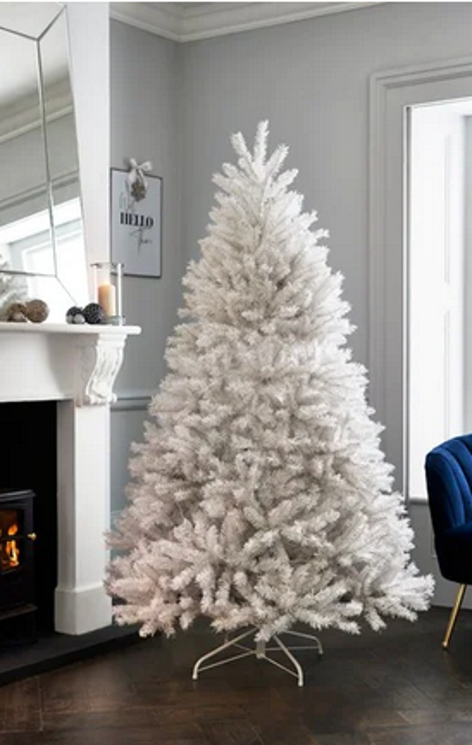 Brend Next ove godine u ponudi ima i božićna drvca, a cijena im se kreće od dvjestotinjak kuna naviše