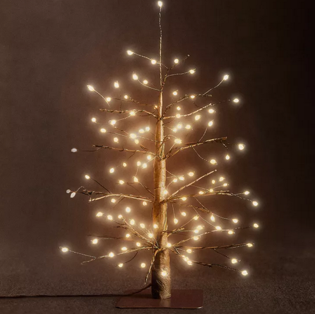 Svjetleće drvce ona je jedna dekoracija koja krade svu pažnju. U najmanjoj verziji košta 39 eura