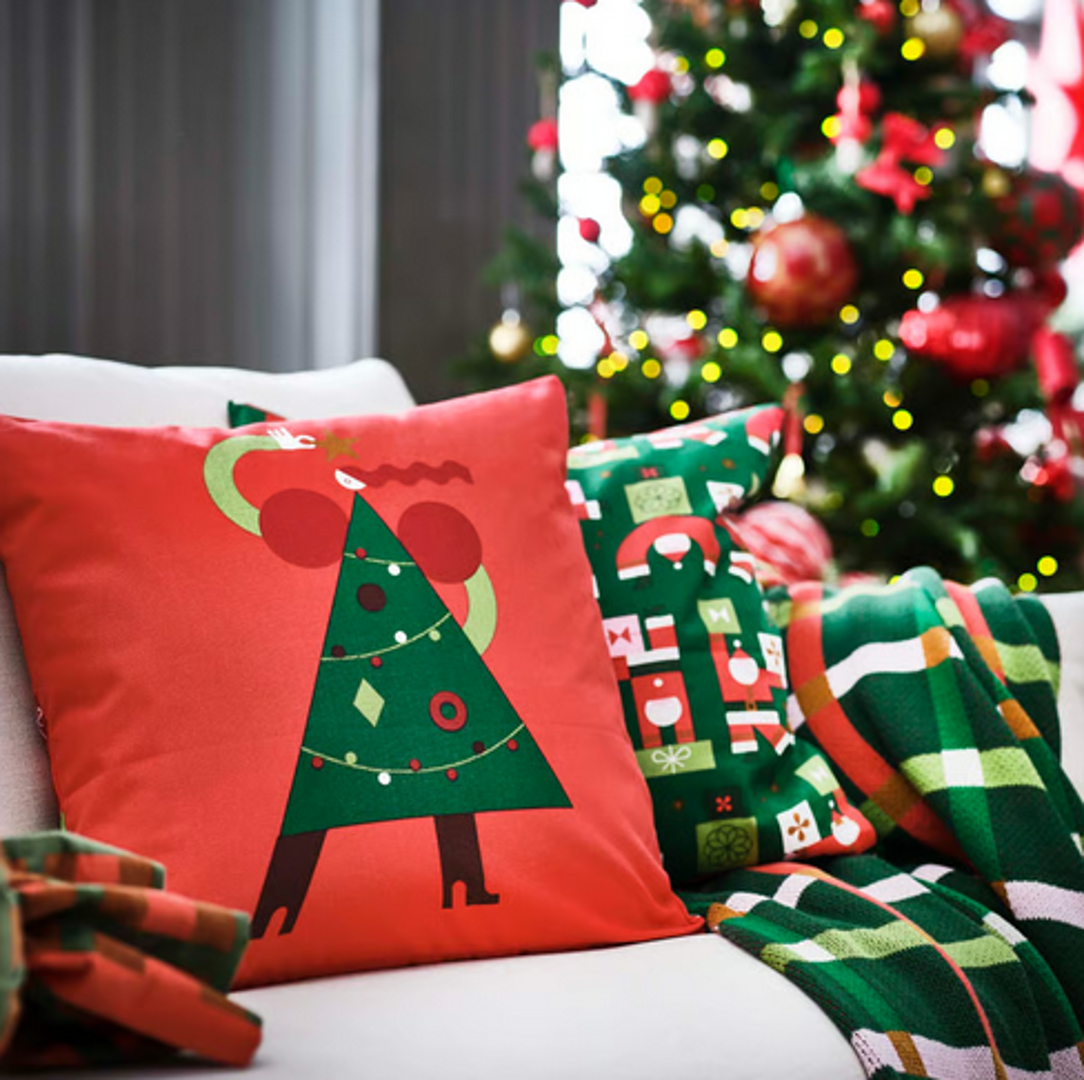 Ukrasni jastuci najjednostavniji su način da dom uvedete u blagdansko raspoloženje