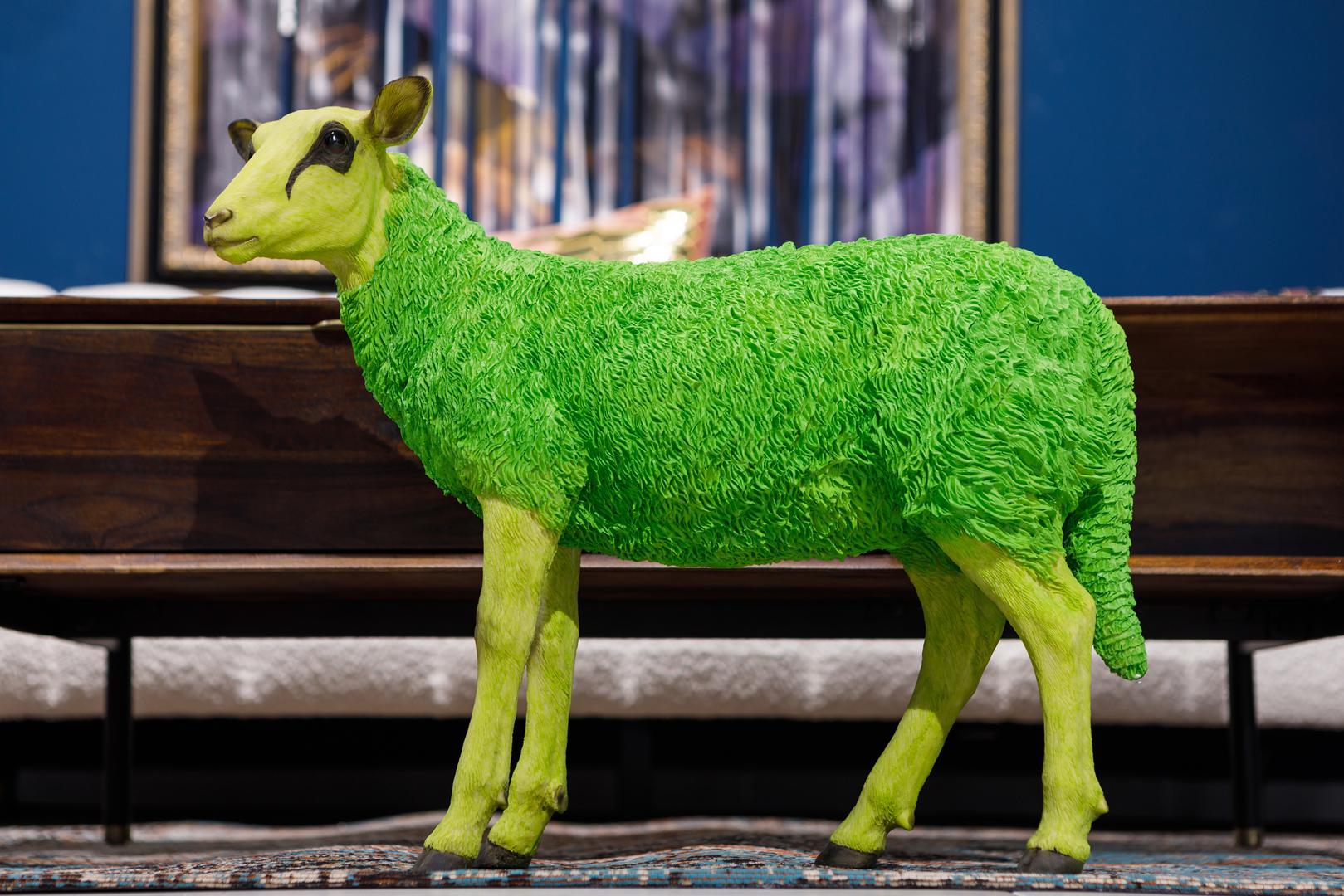 Pomalo ekscentričan detalj - zelena ovca - pravi je mamac za poglede