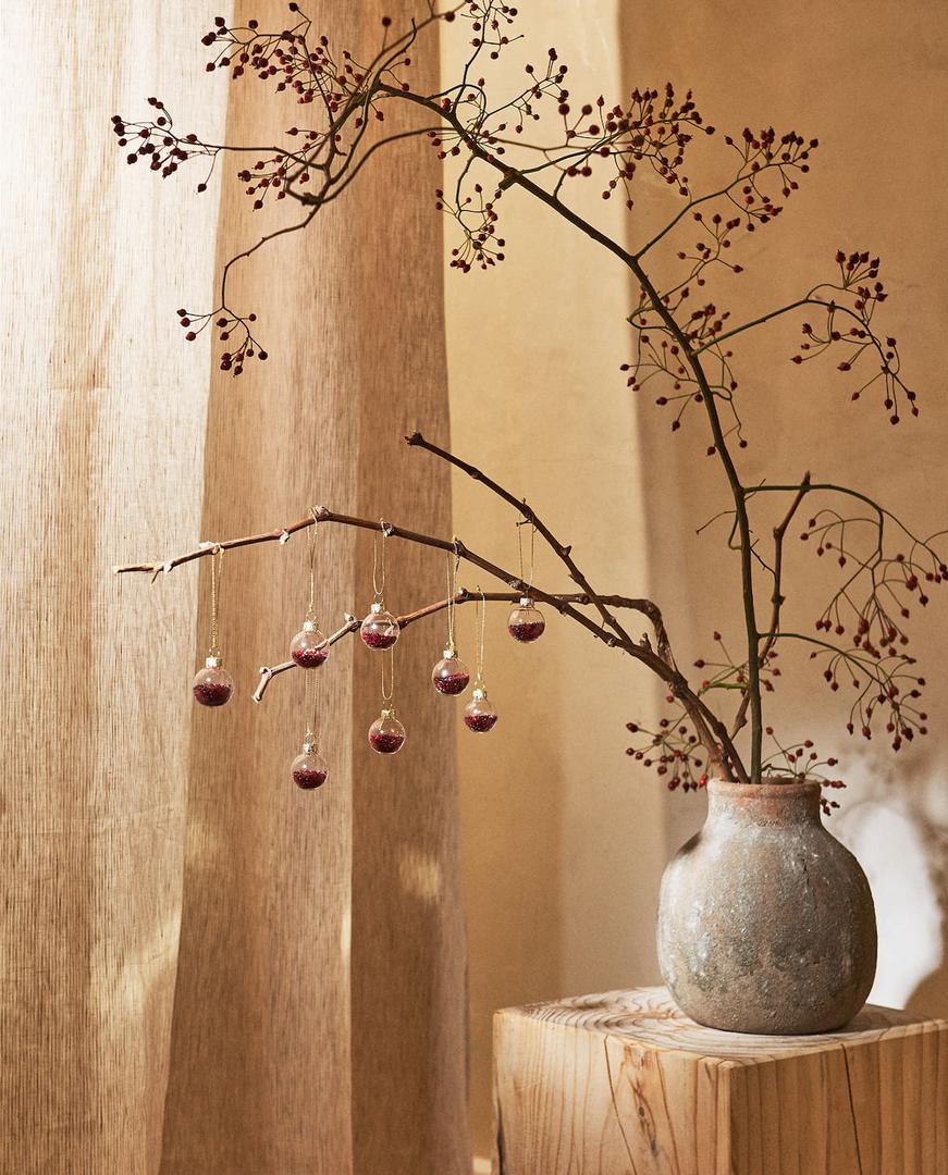 Iskoristite darove prirode i uz centralno drvce, na nekoliko mjesta u domu napravite male punktove s ukrasnim detaljima