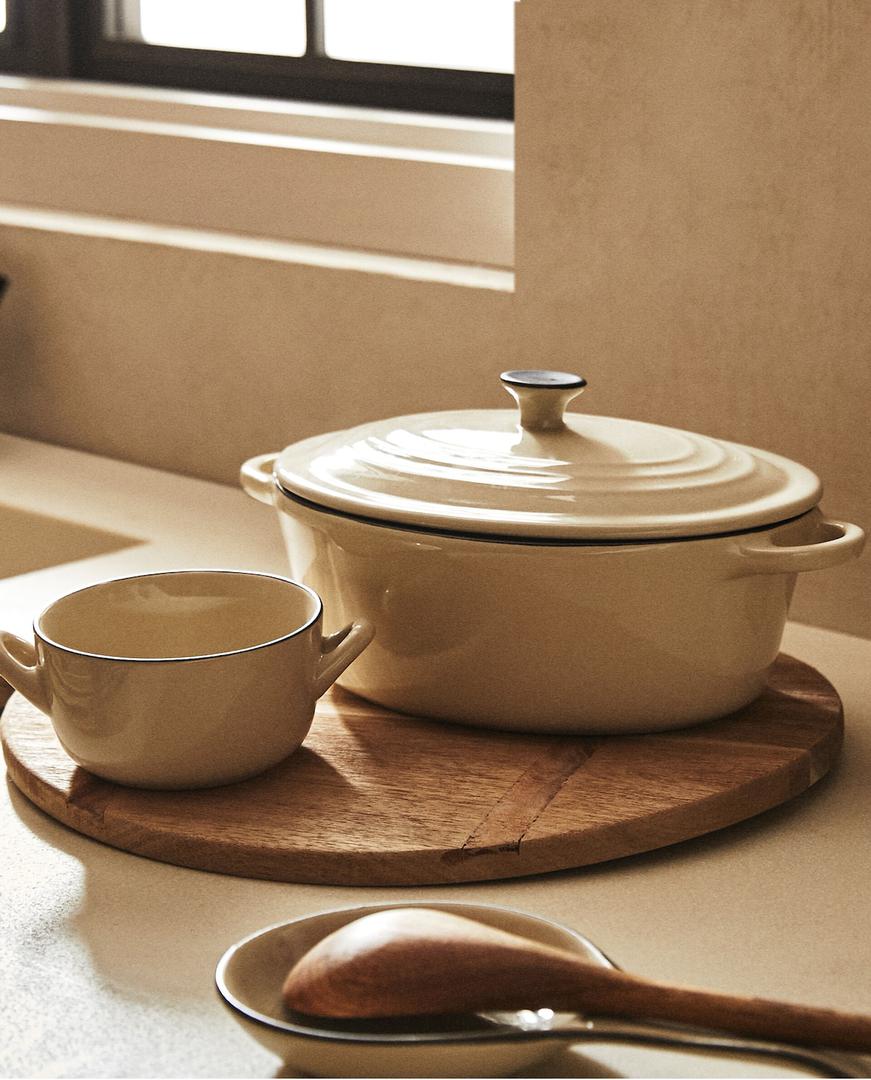 Zanimljivo posuđe i pekači od keramike izgledat će vrlo atraktivno na stolu