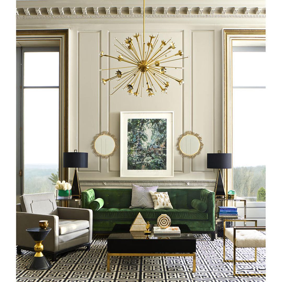 Za postizanje pomalo eklektičnog stila u domu birajte sofu u zagasitoj zelenoj sa zlatnim detaljima