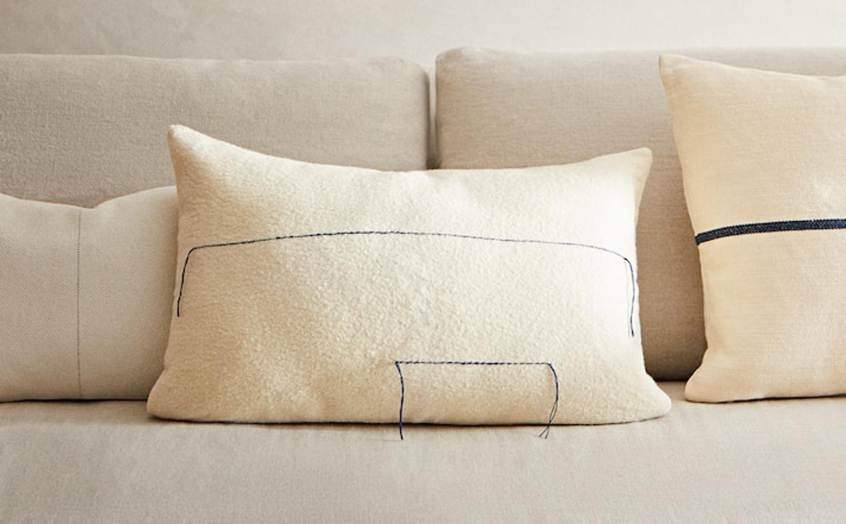 Za one koji se ni zimi ne odriču svijetlijih tonija odlian izbor su ove ukrasne jastučnice