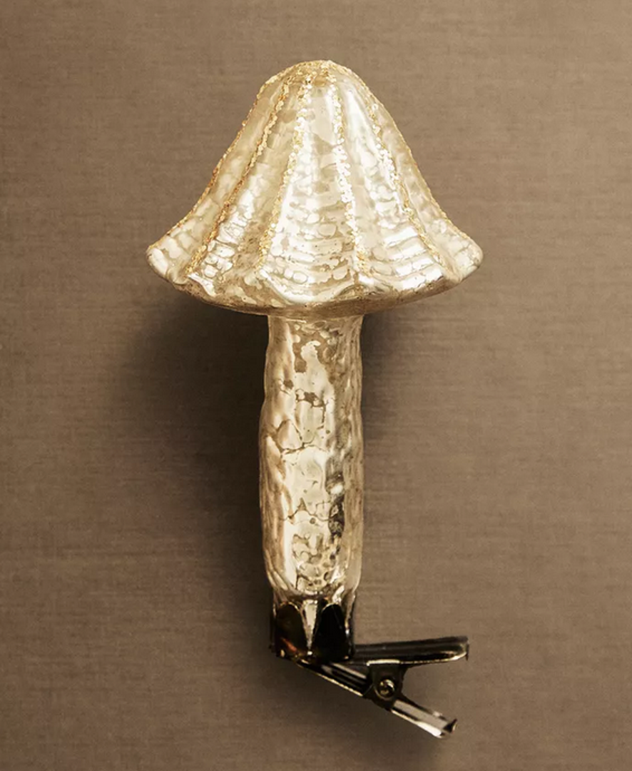 Retro ukras za božićno drvce na vrhu je liste najprodavanijih, što zbog zanimljivog dizajna što zbog popularne cijene od 5,99 eura